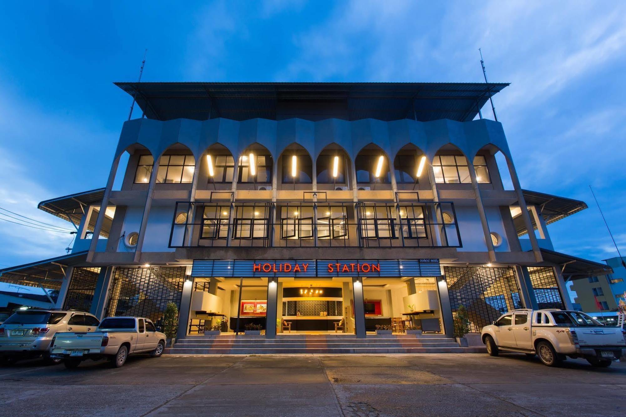 Holiday Station Hostel Krabi Exterior photo